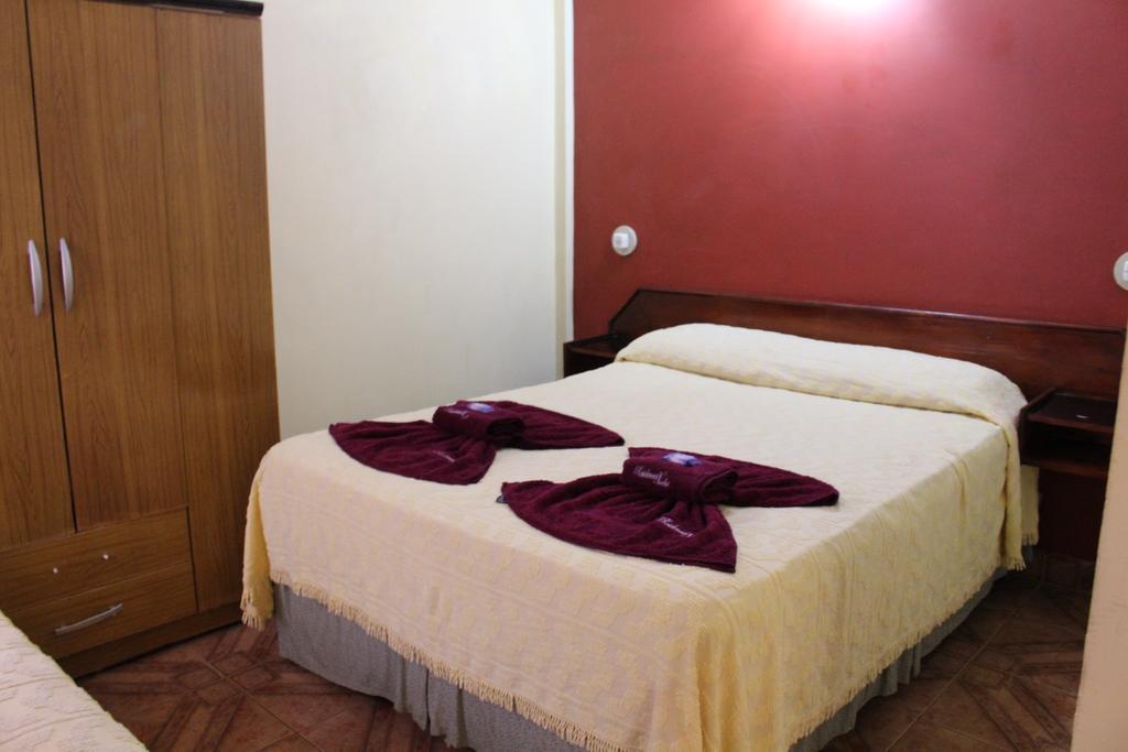 Residencial Noelia Hostel 푸에르토이과수 외부 사진