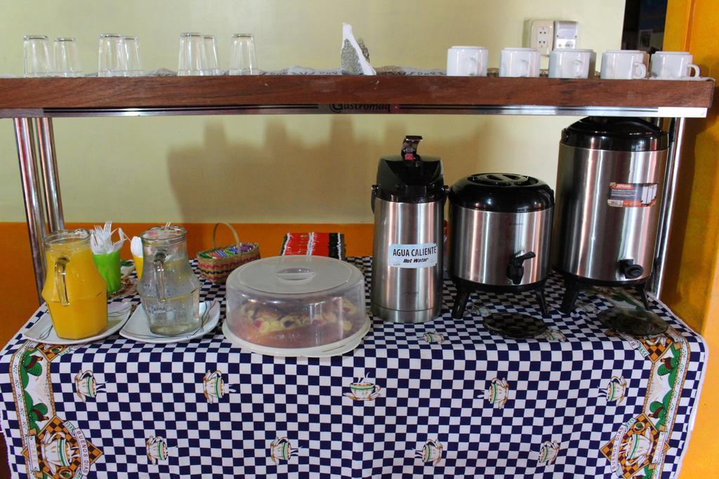 Residencial Noelia Hostel 푸에르토이과수 외부 사진