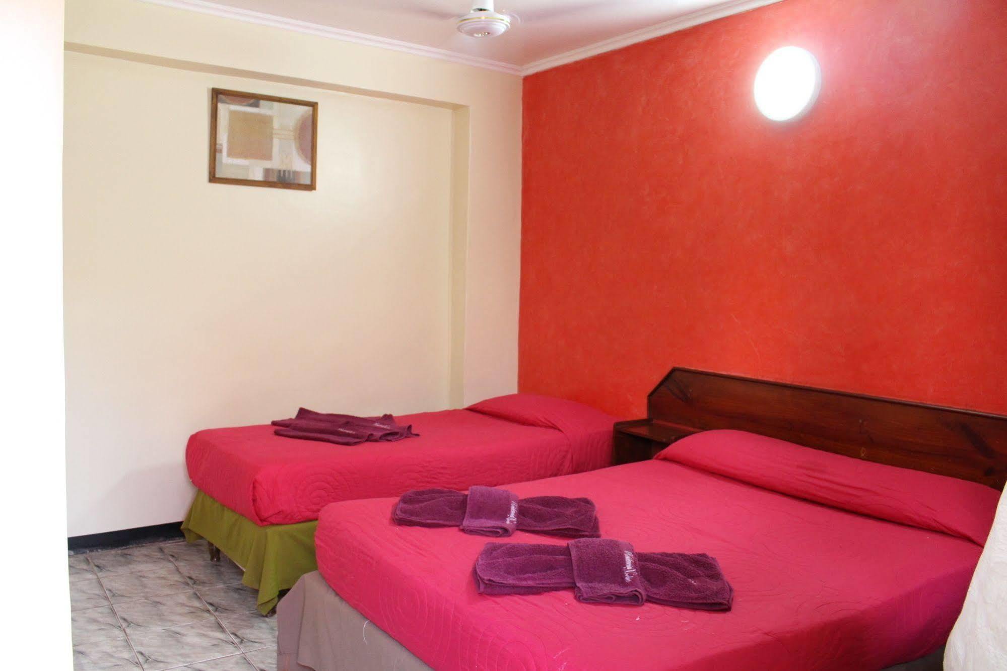 Residencial Noelia Hostel 푸에르토이과수 외부 사진