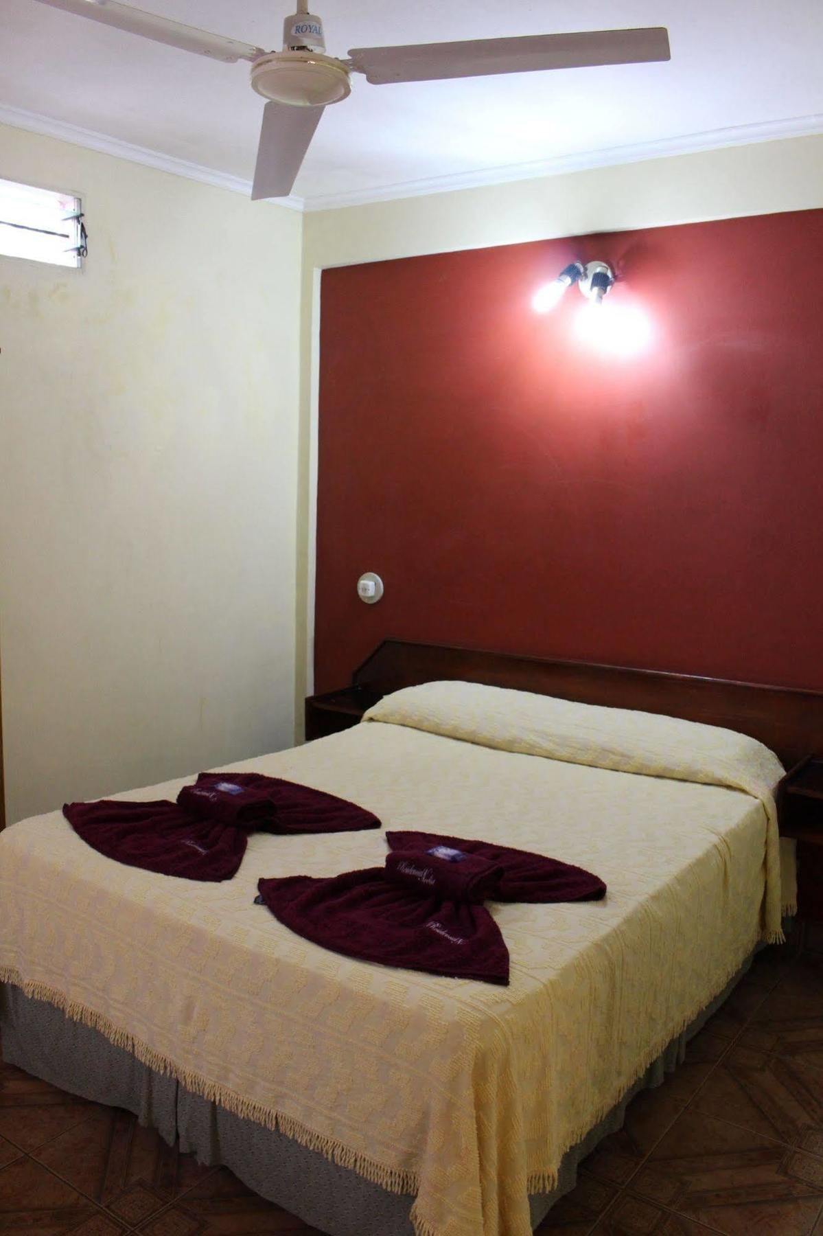 Residencial Noelia Hostel 푸에르토이과수 외부 사진