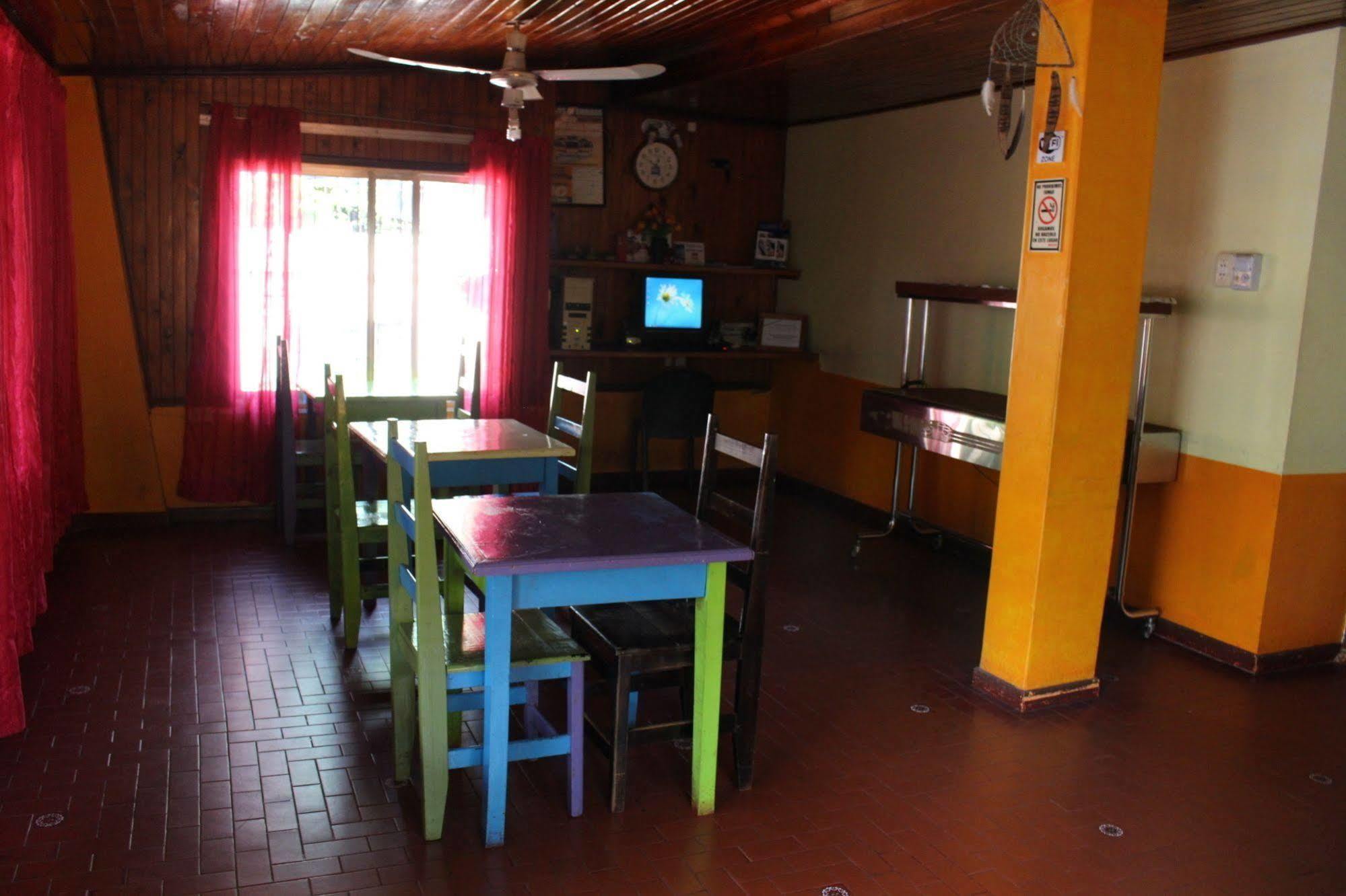 Residencial Noelia Hostel 푸에르토이과수 외부 사진