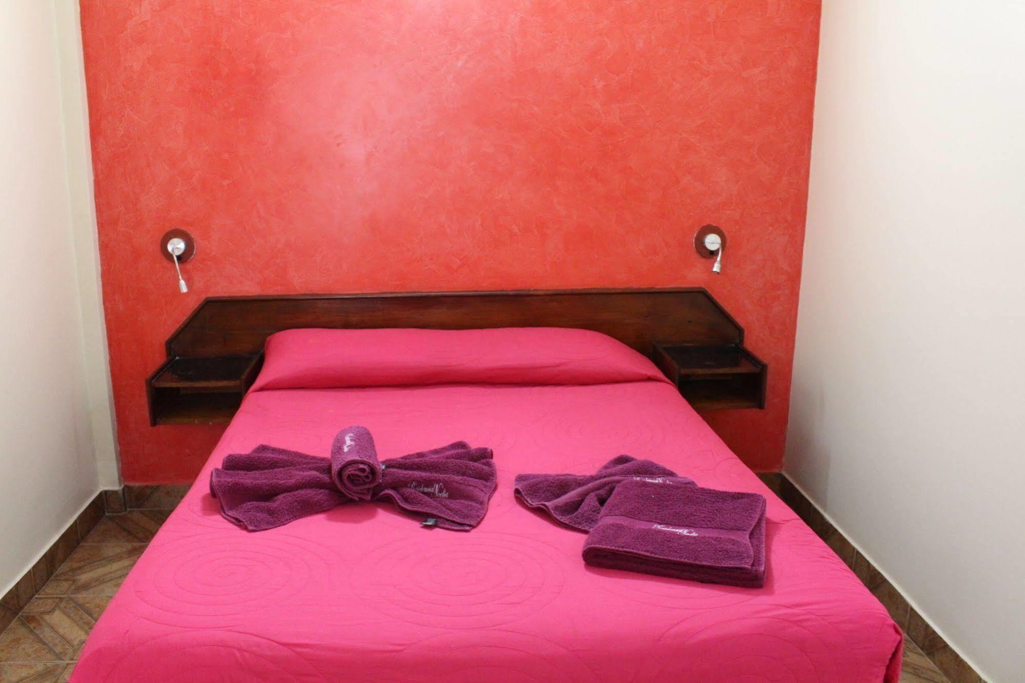 Residencial Noelia Hostel 푸에르토이과수 외부 사진