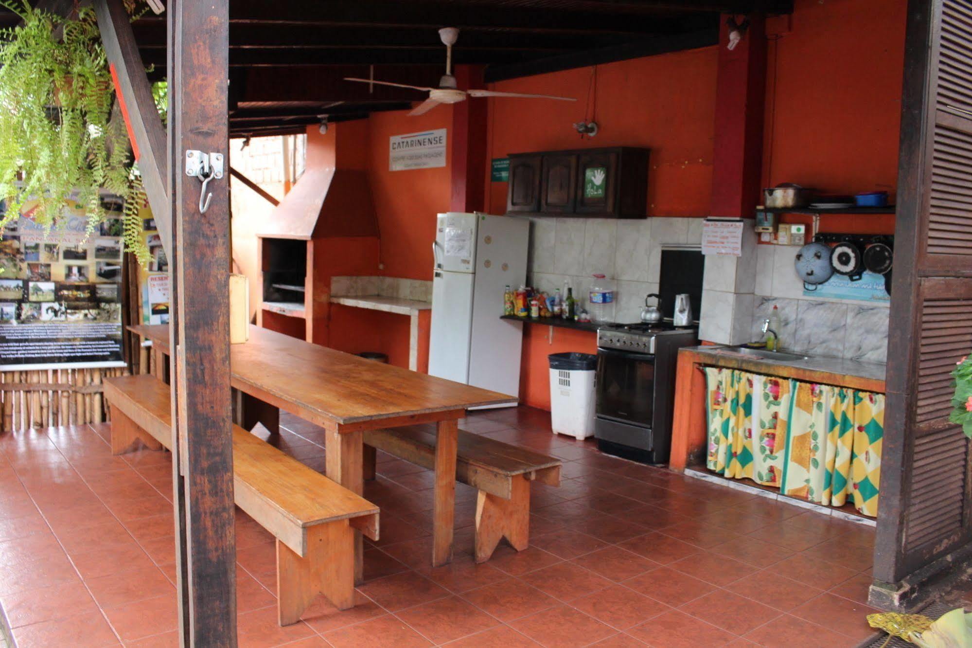Residencial Noelia Hostel 푸에르토이과수 외부 사진