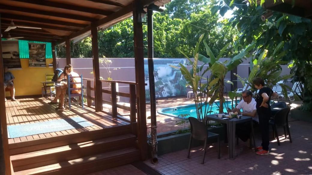 Residencial Noelia Hostel 푸에르토이과수 외부 사진
