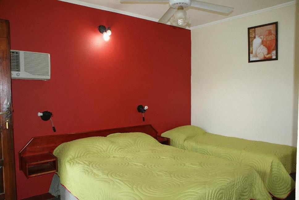Residencial Noelia Hostel 푸에르토이과수 외부 사진