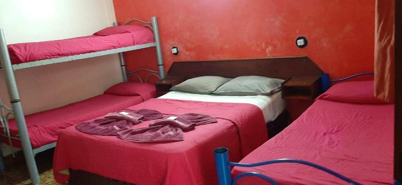 Residencial Noelia Hostel 푸에르토이과수 외부 사진